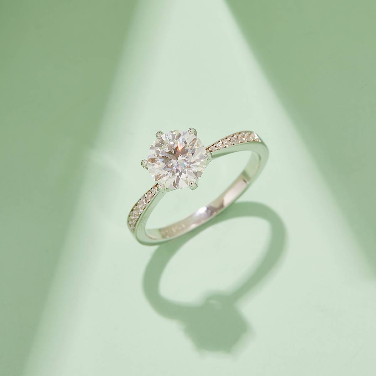 Micro inlaid dynamic S925 silver plated white gold moissanite diamond women's ring 1.5 carats D-grade